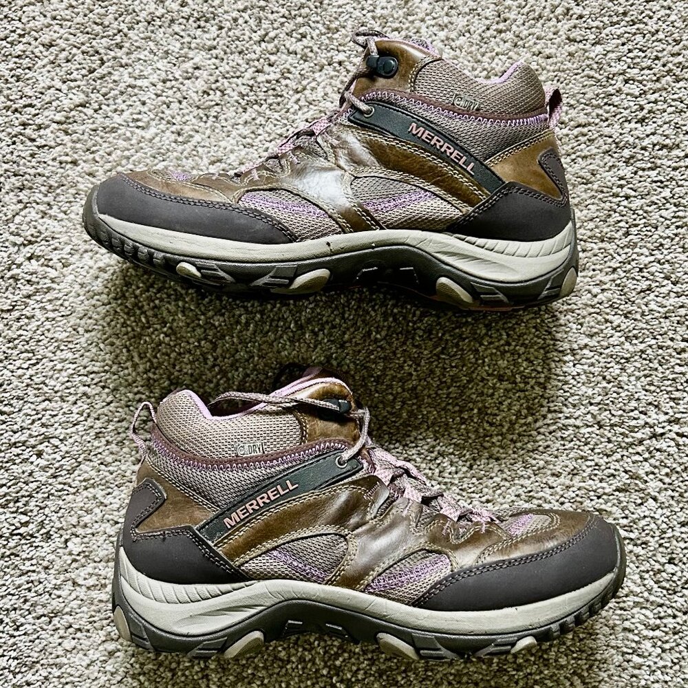 MERRELL HIKING BOOTS -- Size11